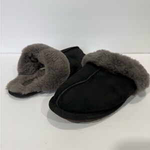 UGG SLIPPERS FOR WOMEN’S SIZE 8